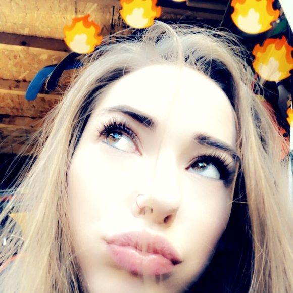 Meet your Posher, Cass - Picture 1 of 1